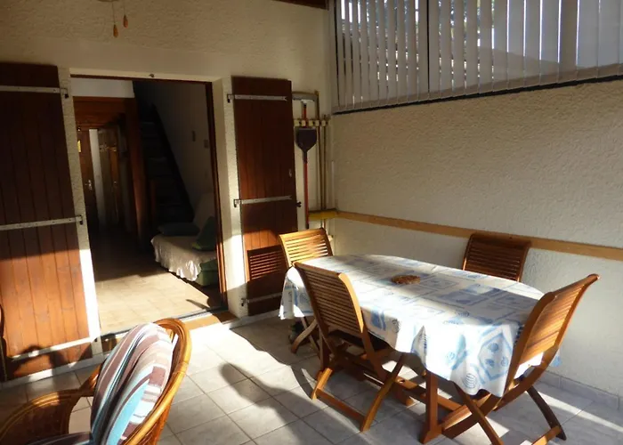 Дом отдыха Maison Mitoyenne A La Palmyre, 5 Personnes - Fr-1-705-29